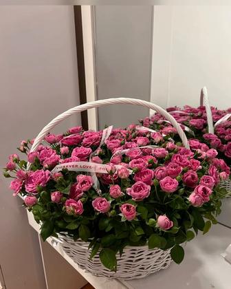 Цветы в корзине