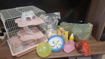 Отдам даром домик и вещи для хомяка(сирийские и джунгарики)