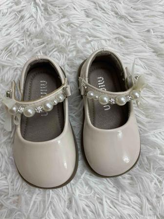 Продам туфельки на девочку