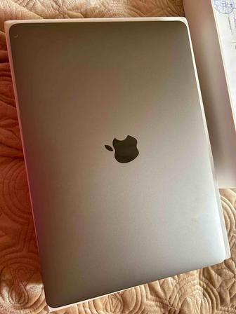 Ноутбук Apple MacBook Air / 8 Гб / SSD 256 Гб / macOS / M