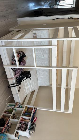 Двухъярусная кровать