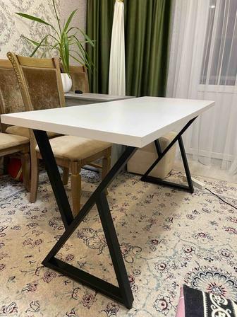 продам стол 15/60/79 в отличном состоянии