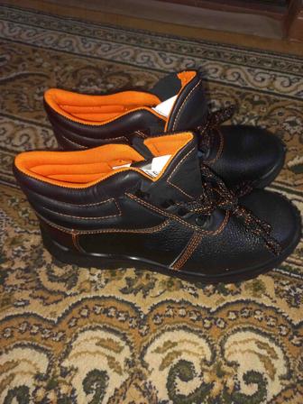 Продам новые ботинки