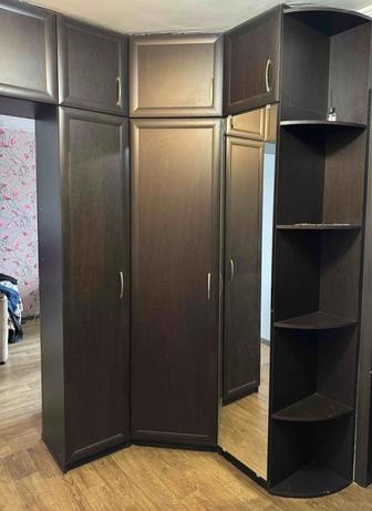 Продам угловой шкаф
