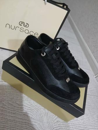 Продам кроссовки бренд NURSACE