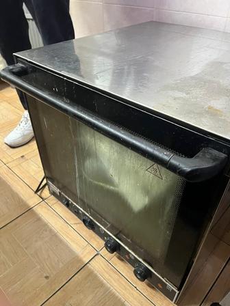 Печь конвекционная в рабочем состоянии