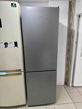 Продам холодильник indesit