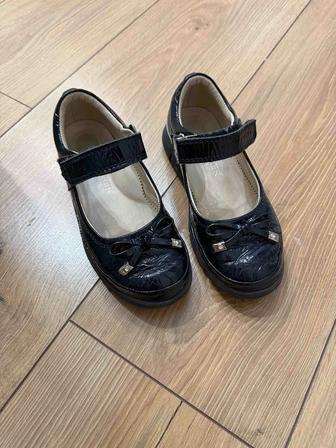 Продам детские туфли