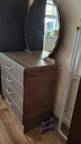 Продам комод с зеркалом