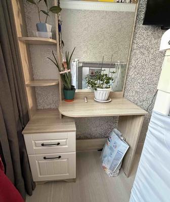 Продам трюмо