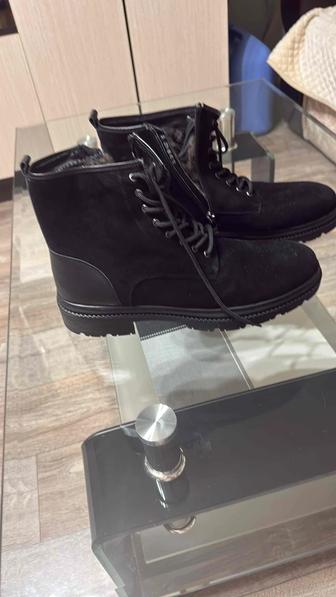 Зимние натуральные замшевые ботинки мужские