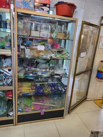 Продам стекляную витрину