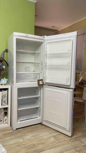 Холодильник Indesit