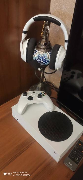 Xbox series s в отличном состоянии