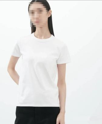 Базовая футболка uniqlo