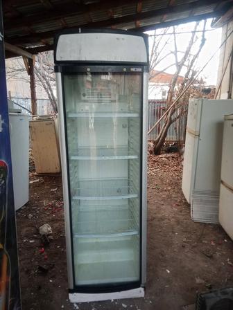 Холодильники витринные две штуки работают морозят отлично р-н калкаман