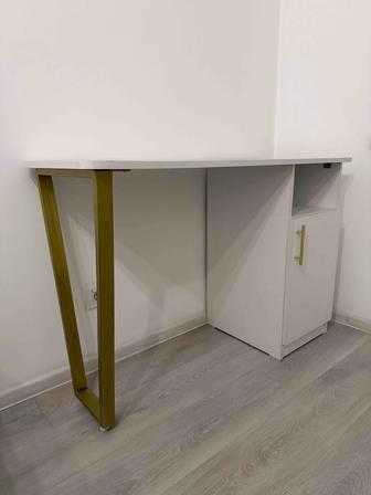 Продам рабочий/маникюрный стол