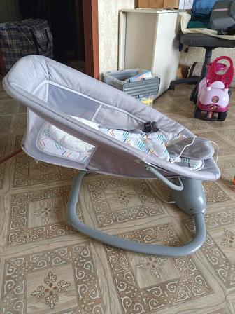 Детский электрический шезлонг