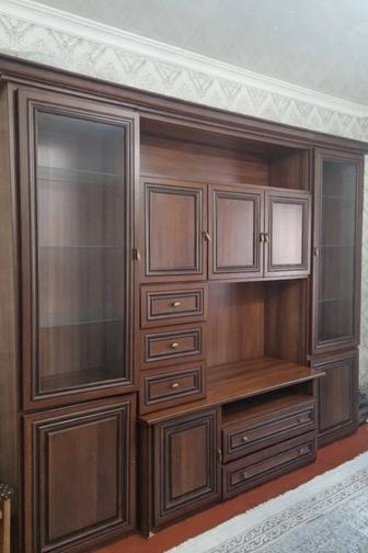 Продается сервант- стенка