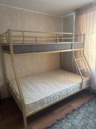 Двухъярусная кровать.