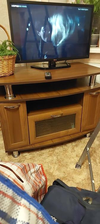 Продаю тумбу под телевизор..б/у..в хорошем состоянии..
