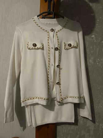 Женский белый костюм тройка