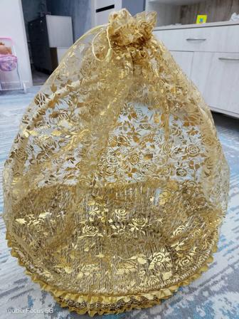 Корзина для сладостей и фруктов.