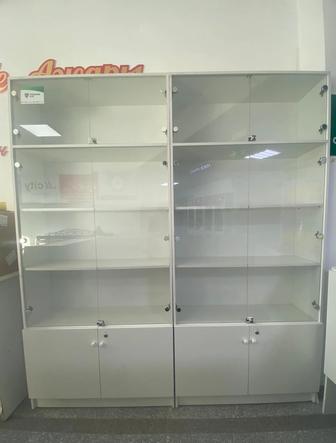 Шкаф витринный