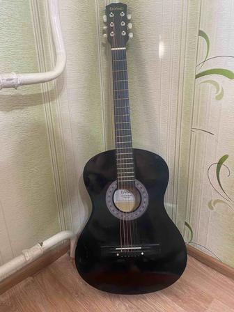 Продаю гитару есть торг