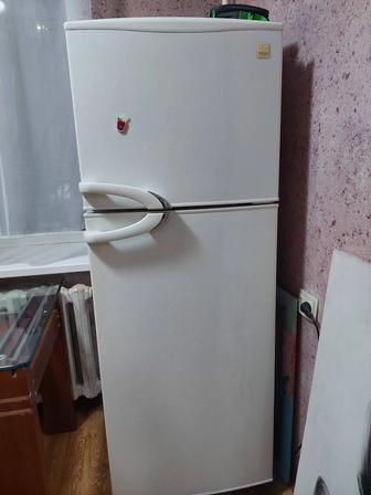 Всвязи с переездом продам все холодильник,стиралку,диван,газ,микроволновку,