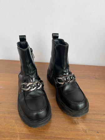 Продам сапожки на девочку