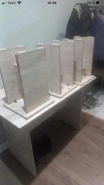 Стол и 3 табуретки