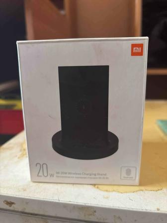 беспроводная зарядка таипси онже и как подставка хорошем состоянии