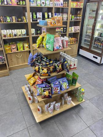 Торговый островок деревянный б/у