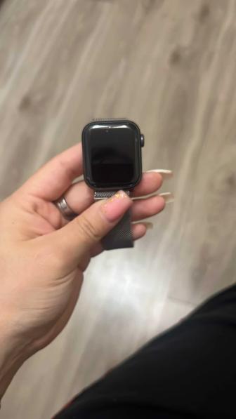 Продам Apple Watch 4 series