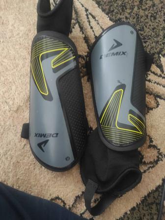 Футбольный щиток для голени