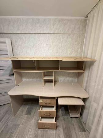 Компьютерный стол с тумбой