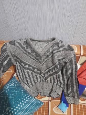 Два джемпера отдам даром