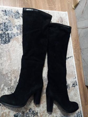 Продам женские зимние сапоги ботфорды