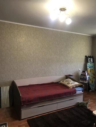 Продам кровать и стол