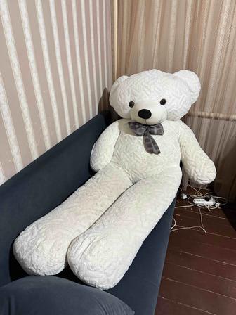 Огромный плюшевый мишка