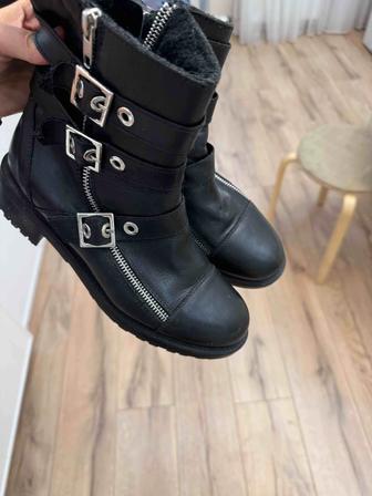 Продам обувь Zara 38 рр.шерсть,теплые,в идеальном состоянии