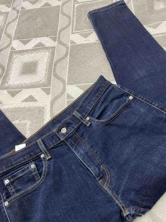 Продам мужские джинсы Levis