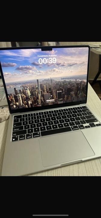 MacBook Air M2 2022 / 8GB / 256GB /
