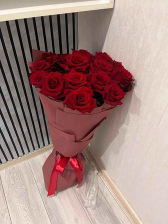 Цветь 15 голландских роза