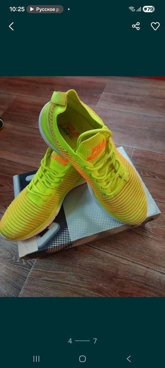 Продам мужские кроссовки Fila