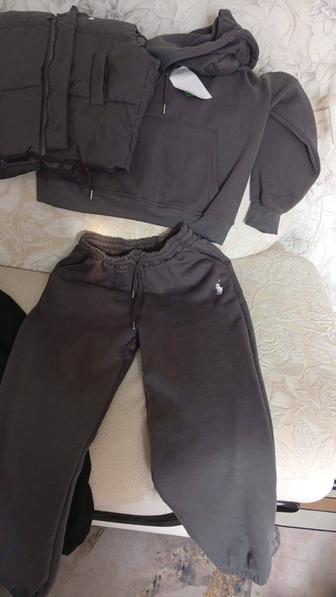 Продам костюмы тройка