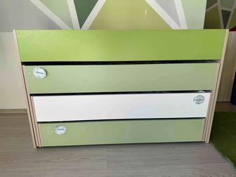 Кровать и шкаф