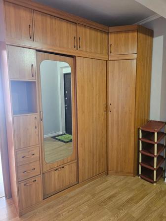 Отдам бесплатно шкаф для прихожей