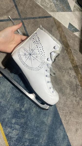 Продаю коньки размер 39